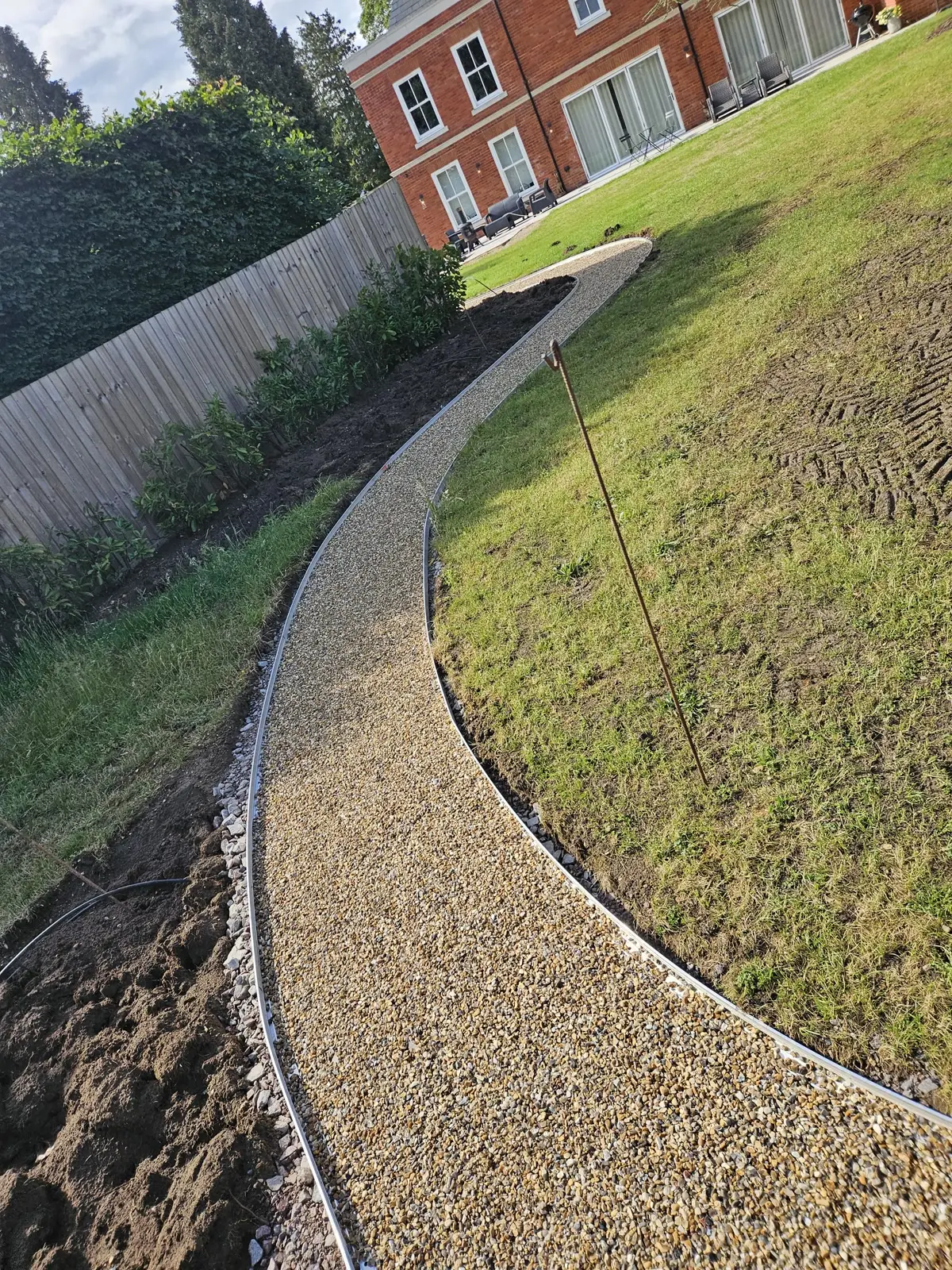 Smooth, level Aurora resin bound walkway with no raised joints